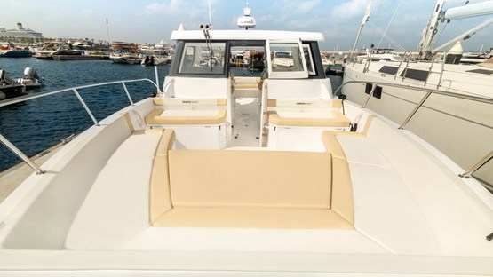 Storm Sliver Craft 36ft | AED595/Hour